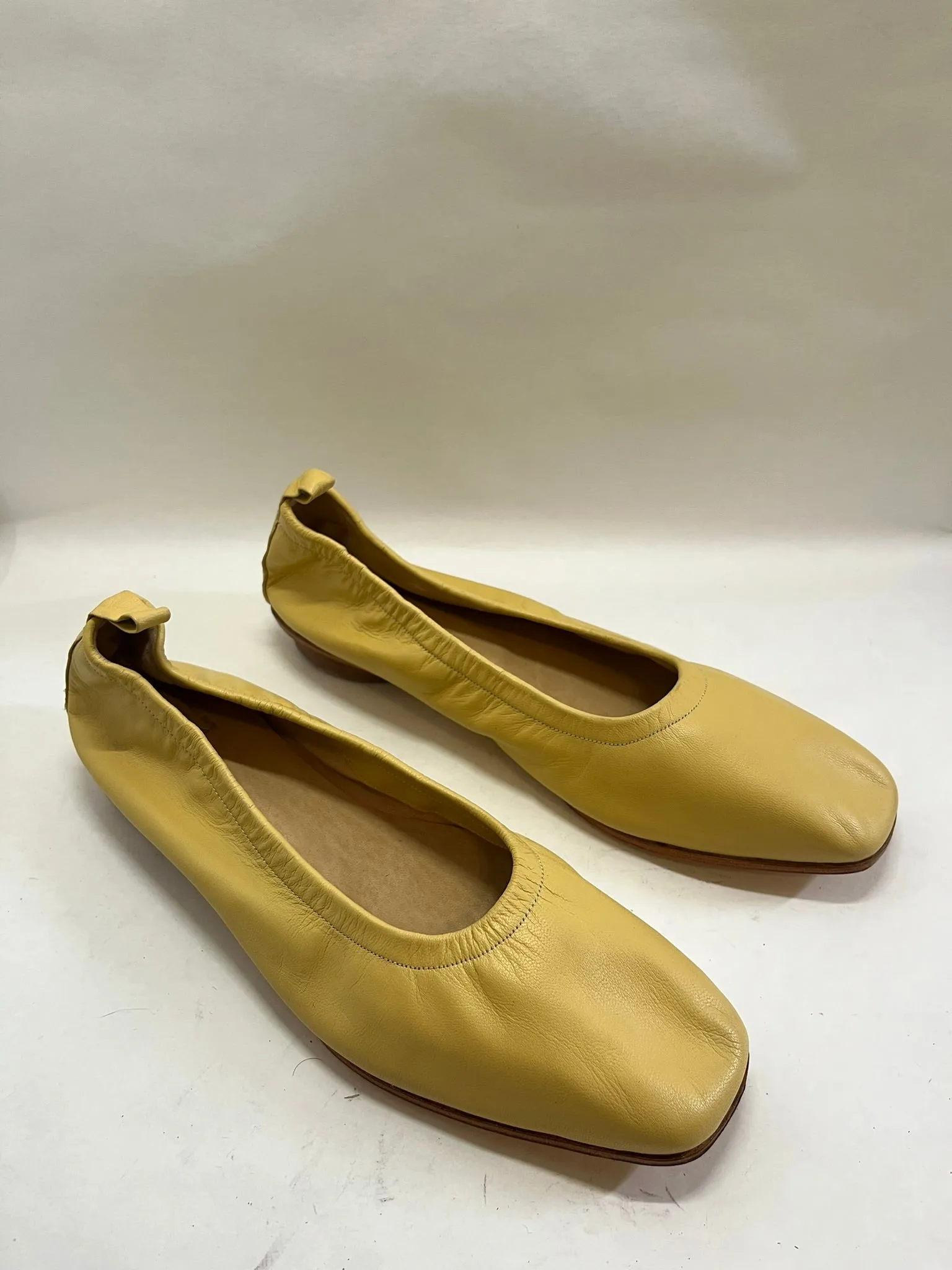 Daria Flat in Manteca Size 41